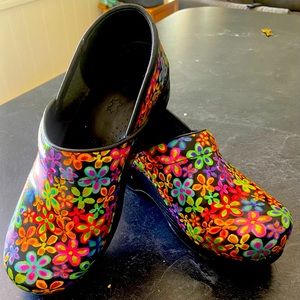 Floral Danksos size 39